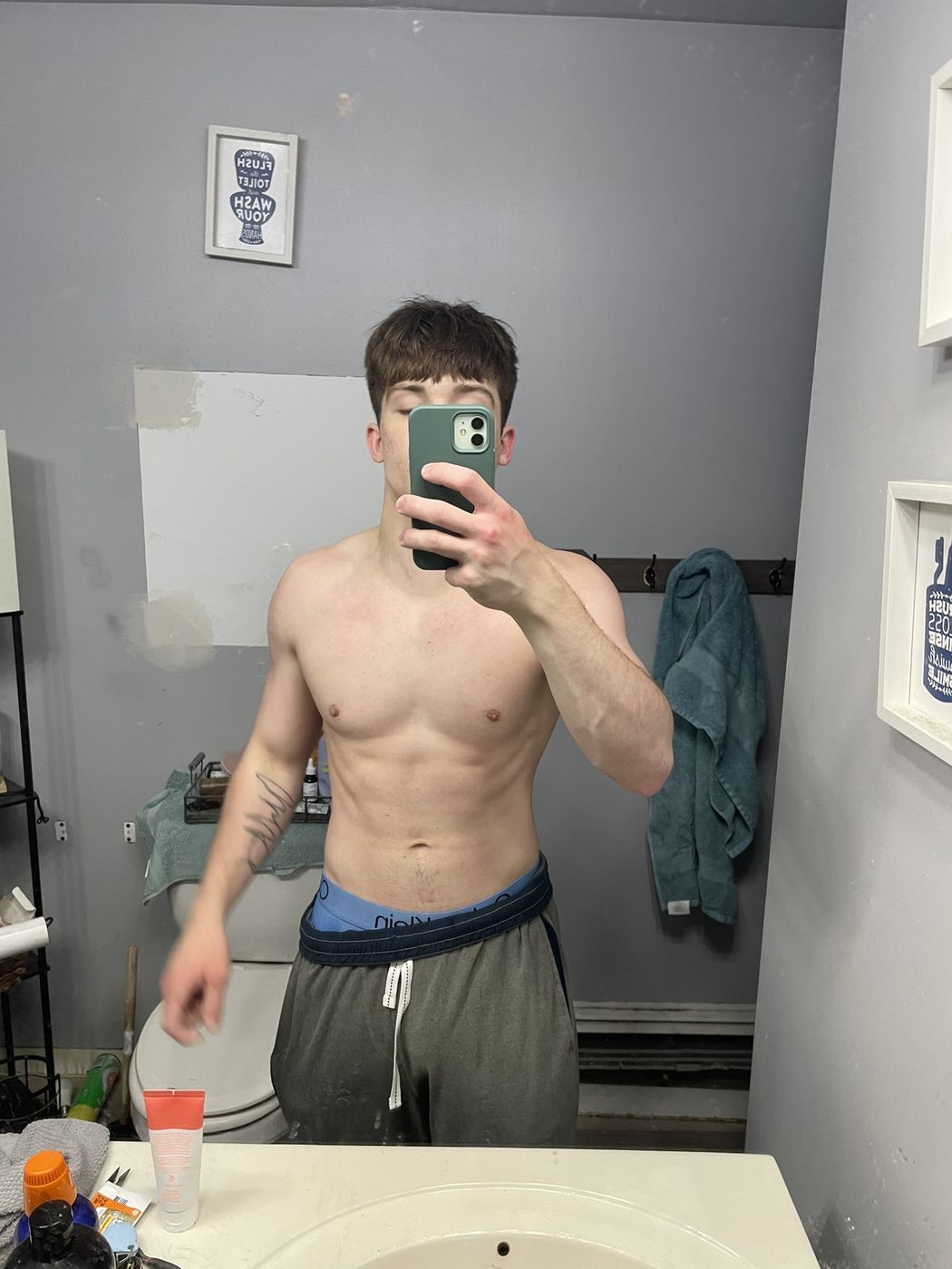 Brad, mirror selfie